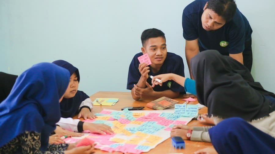 Photo collaborative story game