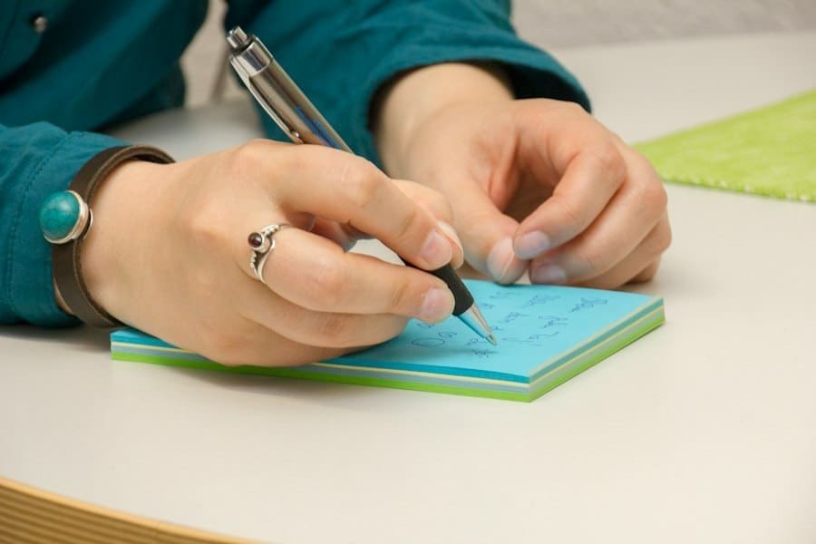 Photo head-hopping writing technique