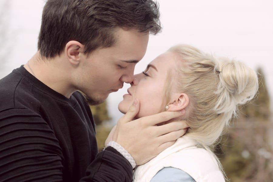 Photo writing kissing scene tips
